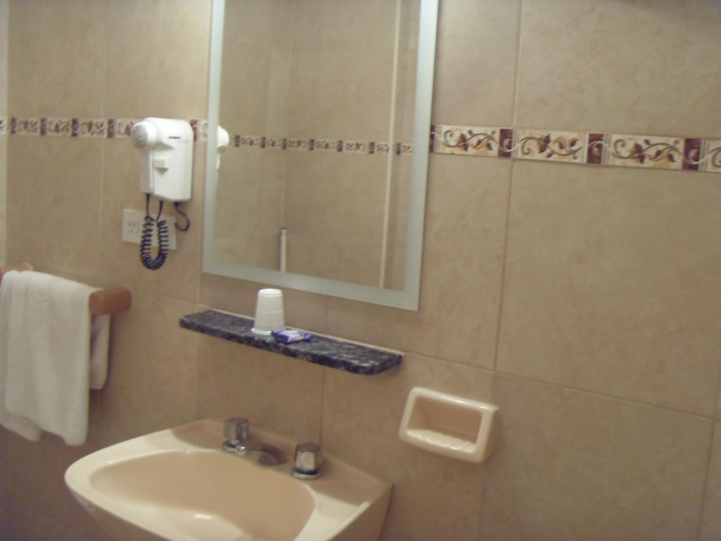 Hotel Embajador Росаріо Номер фото